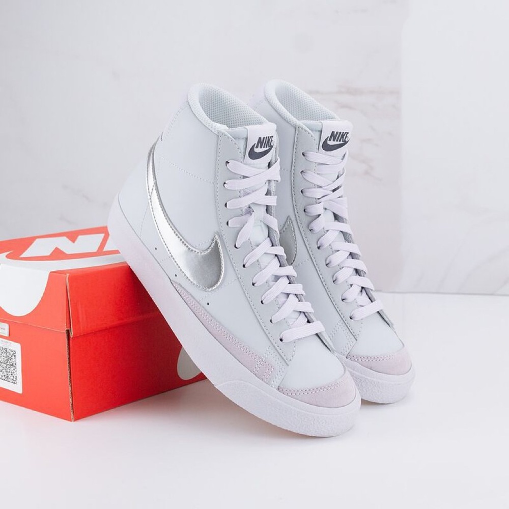 Nike Blazer Mid '77 - 🔥 Lavender & Silver
Women’s 7, Boys 5.5 - Picture 8 of 8